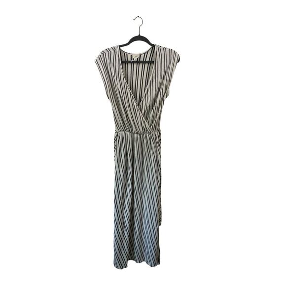 Caution to the Wind Womens White w/grey stripe Maxi Dress Size Medium - Picture 1 of 3